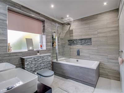 BATHROOM/W.C.